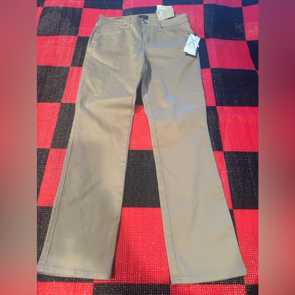 NWT NYDJ Sheri Slim size 8
Inseam 29”
Lift Tuck Technology - Picture 3 of 7